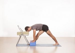 clases de yoga nexoyoga - parshvottanasana con soportes