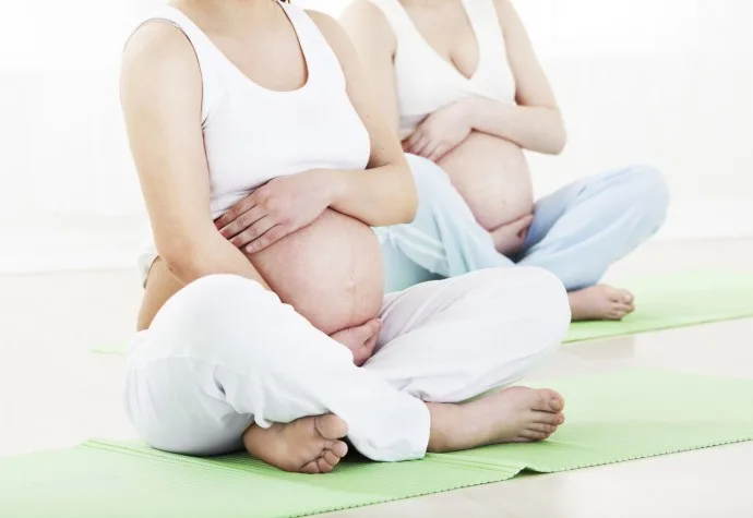 Yoga para Embarazadas. Postura Para el Embarazo.