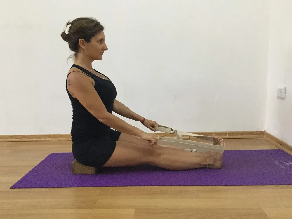 DANDASANA_como_hacer_la_postura_del_baston_con_soporte PARIGHASANA BENEFICIOS